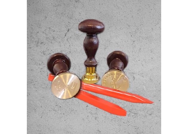 Lakksignet for preging i lakk og voks - 450x450.jpg